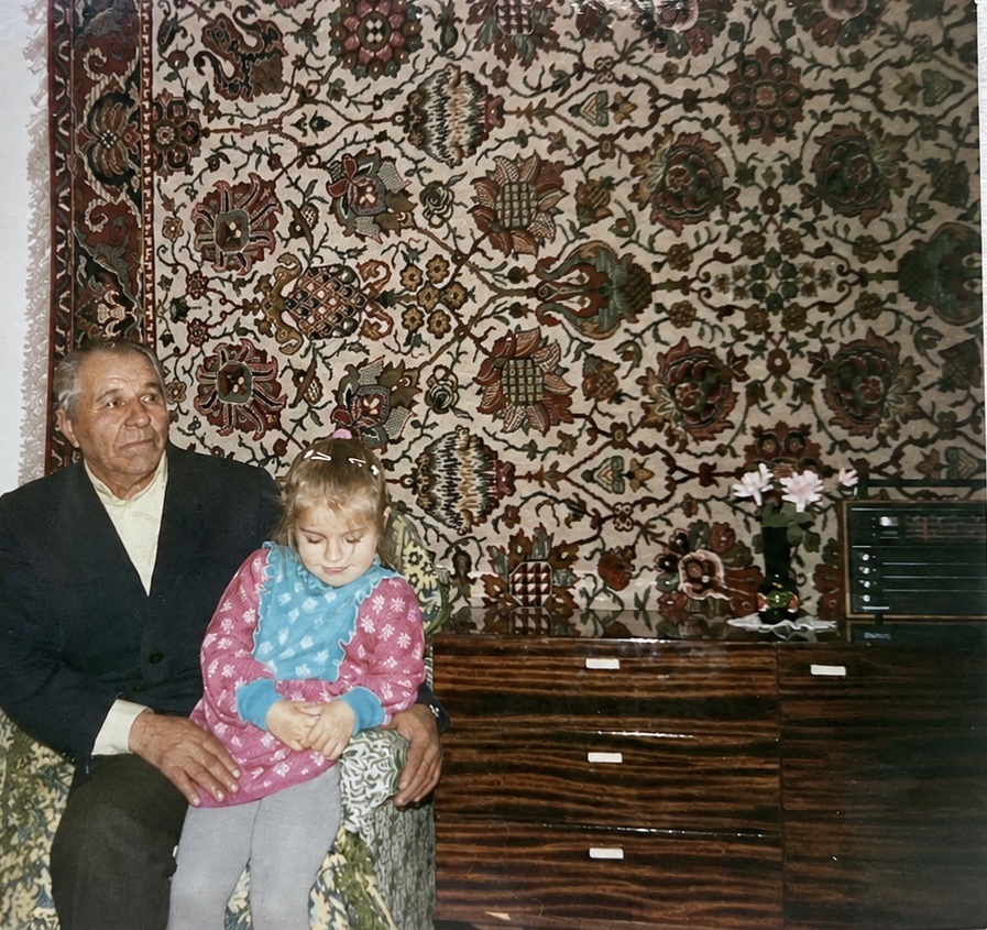 Image of Anna Vorobyova and Her Grandfather together